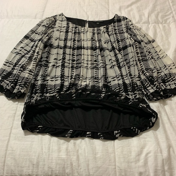 3/$15. Nice blouse mixed color black and white pattern - Picture 2 of 3